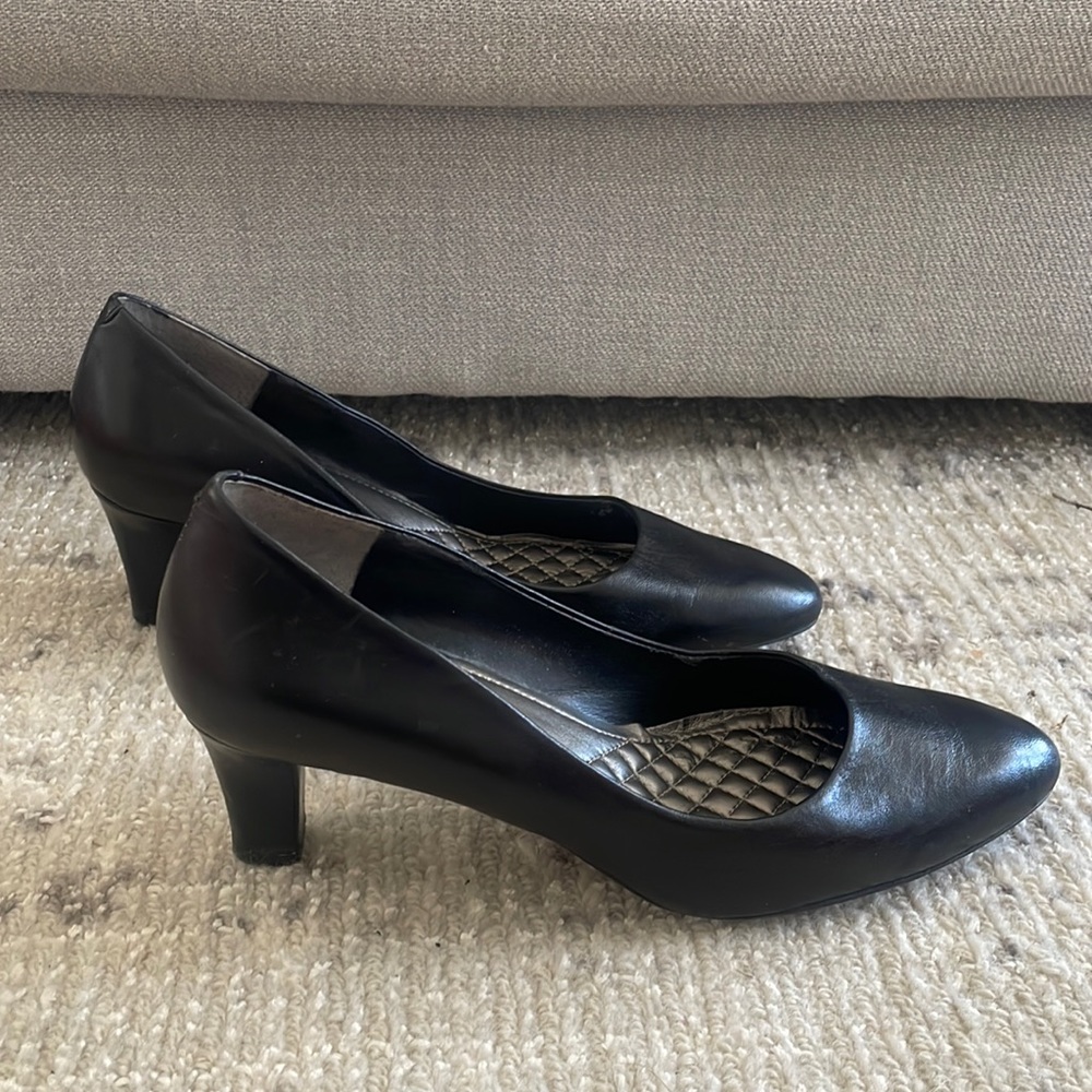 Easy Spirit Leather Pumps